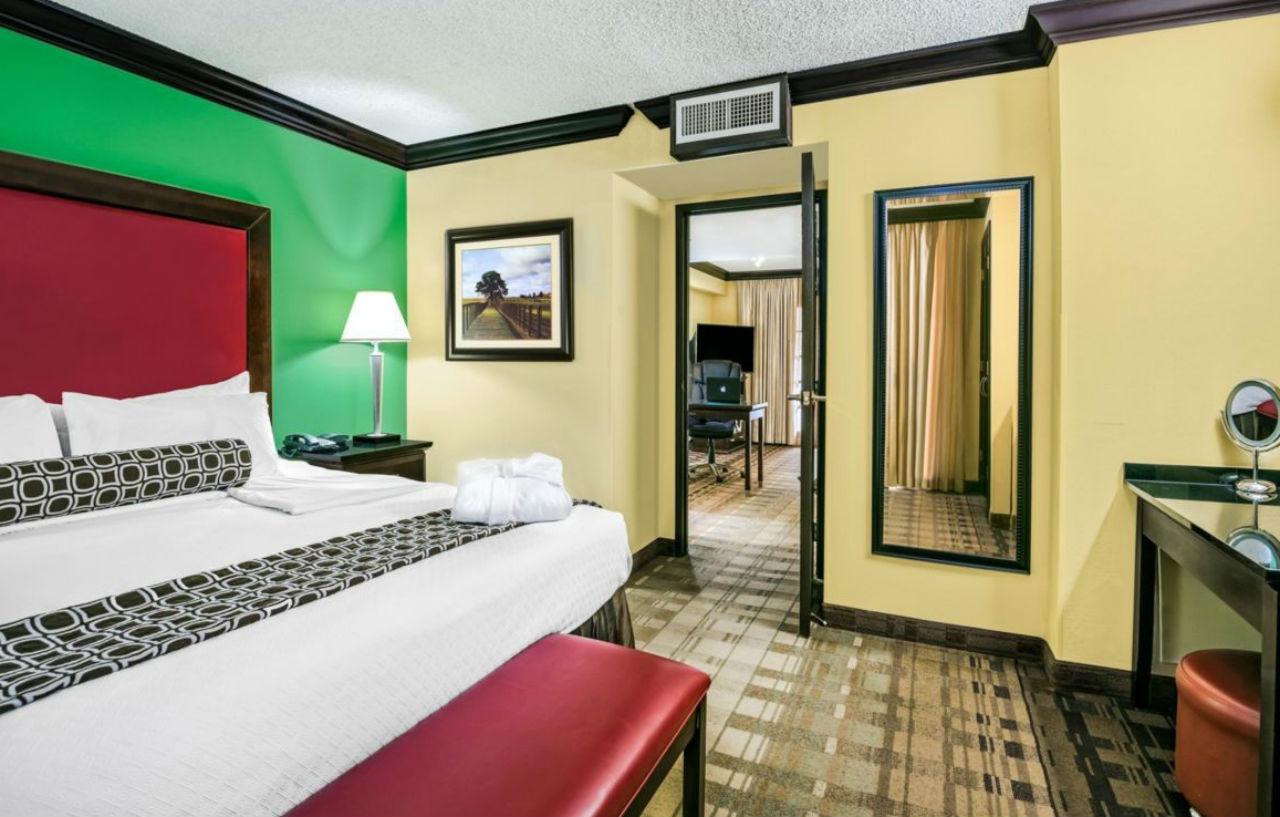 Crowne Plaza Suites Houston - Near Sugar Land Exterior foto